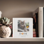 Sweet Paw druckt Personalisiertes Memorial-Foto fü Holzkisten Schild<br><div class="desc">Dieses Gedenkzeichen ist der perfekte Weg, um eine Erinnerung an einen wütenden Liebsten auszudrücken, den man nie vergessen sollte. Schönes Zitat mit Pfotendruck, der dem Namen Ihres Haustieres hinzugefügt wurde (kann nach Bedarf innerhalb des Designtools umgezogen werden) und Ihrem eigenen Foto. Kann für Hunde, Katze oder jedes andere Haustier gemacht...</div>