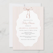 Sweet Pinstriped Beige Bow Baby Shower Einladung (Vorderseite)