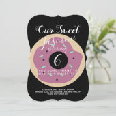 Sweet Pumpkin Sprinkle Donut Birthday Einladung (Stehend Vorderseite)