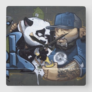 Sweet Sad Panda fand einen Buddy Quadratische Wanduhr