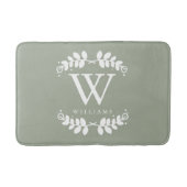 Sweet Sage Green Monogram Badematte (Vorderseite)