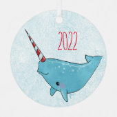 Sweet Seasons Peppermint Narwhal Ornament Aus Metall (Vorderseite)