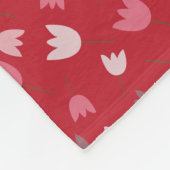 Sweet Simple Pink Tulip Pattern, roter Hintergrund Fleecedecke (Ecke)