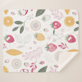 Sweet Strawberries Sherpa Blanket – Medium Sherpadecke (Vorderseite (Horizontal))
