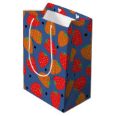 Sweet Strawberry Mittlere Geschenktüte (Rückseite Schrägansicht)