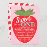 Sweet to be One Strawberry Kids First Birthday Einladung<br><div class="desc">Feiern Sie Ihren besonderen Tag mit diesem Sweet zu One Strawberry Kids First Birthday Design. Das Design zeichnet sich durch eine große rote Erdbeere vor einem rosa Hintergrund aus. Das Gegenteil ist ein Muster von Erdbeeren. Sie können dies durch einen Klick auf "PERSONALISIEREN" weiter anpassen. Matching Items in unserem Shop...</div>