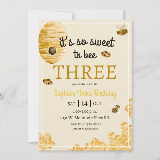 Sweet to Bee Three Honeycomb Bees Third Birthday Einladung (Vorderseite)