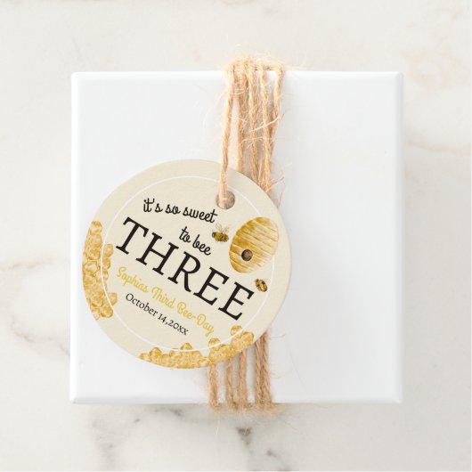 Sweet To Bee Three Third Birthday Bees Honeycomb Geschenkanhänger (Beispiel)