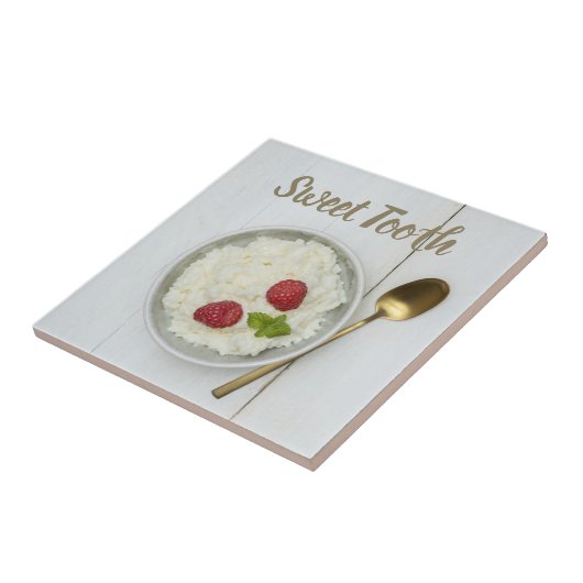 Sweet Tooth Reis Pudding mit Himbeeren Nachtisch Fliese (Seite)