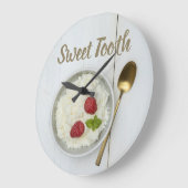 Sweet Tooth Reis Pudding mit Himbeeren Nachtisch Große Wanduhr (Winkel)