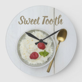 Sweet Tooth Reis Pudding mit Himbeeren Nachtisch Große Wanduhr