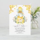 Sweet Yellow Honey Bee Floral Baby Dusche Einladung (Stehend Vorderseite)
