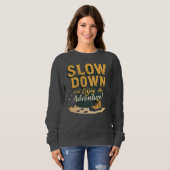 Sweetshirt - SLOW DOWN und Enjoy the Adventure! Sweatshirt (Vorne ganz)
