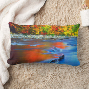 Swift River mit Herbstfarben Lendenkissen