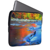 Swift River mit herbstlichen Farben Laptopschutzhülle (Vorne Rechts)