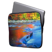 Swift River mit herbstlichen Farben Laptopschutzhülle (Vorderseite Links)