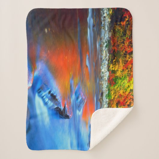 Swift River reflektiert Herbstfarben Sherpadecke (Vorderseite)