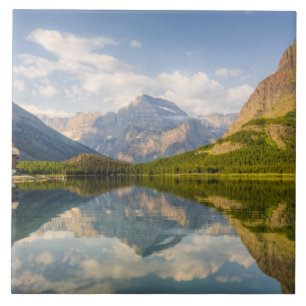 Swiftcurrent Lake mit Many Glacier Hotel und Fliese