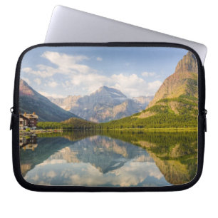 Swiftcurrent Lake mit Many Glacier Hotel und Laptopschutzhülle