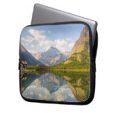 Swiftcurrent Lake mit vielen Glacier Hotels und Laptopschutzhülle (Vorderseite Links)