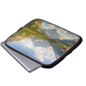 Swiftcurrent Lake mit vielen Glacier Hotels und Laptopschutzhülle (Vorne Knopf)