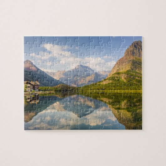 Swiftcurrent Lake mit vielen Glacier Hotels und Puzzle (Horizontal)