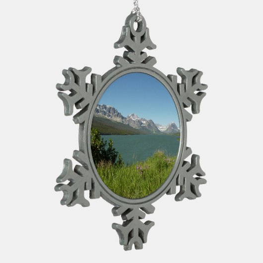Swiftcurrent Lake View - Glacier National Park Schneeflocken Zinn-Ornament (Links)