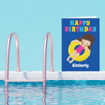 Swim Team Girl Custom Kids Happy Birthday Karte<br><div class="desc">Phantastische Kinder Schwimmbad Party Happy Geburtstagskarte für ein brünettes Kind im Schwimmteam im Sommer. Ein heller,  lustiger Pop mit Farben und ein hübsches Schwimmmädchen in einem Schlauch. Für ein besonderes Kindergeschenk.</div>