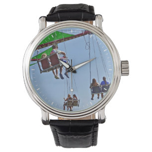 Swing Ride neben Ferris Wheel Armbanduhr