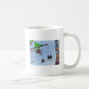 Swing Ride neben Ferris Wheel Kaffeetasse