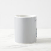 Swingender Software-Ingenieur, der Golf-URM spielt Kaffeetasse (Mittel)