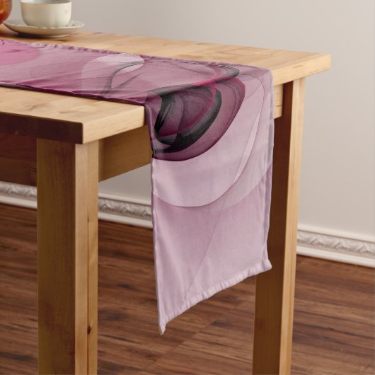 Swinging Fraktal, Moderne Abstrakte Berry Pink Art Kurzer Tischläufer (Beispiel)