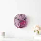 Swinging Fraktal, Moderne Abstrakte Berry Pink Art Runde Wanduhr (Zuhause)