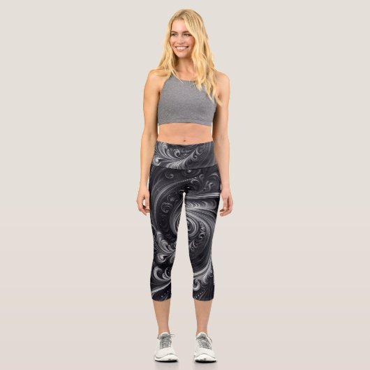 Swirbeln Modernes Abstraktes Schwarz und Silber Capri Leggings (Vorderseite)