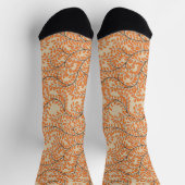 Swirling Orange Leaves on Beige Background Socken (Oben)