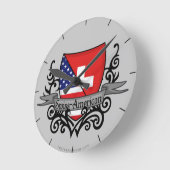 Swiss-American Shield Flag Runde Wanduhr (Winkel)