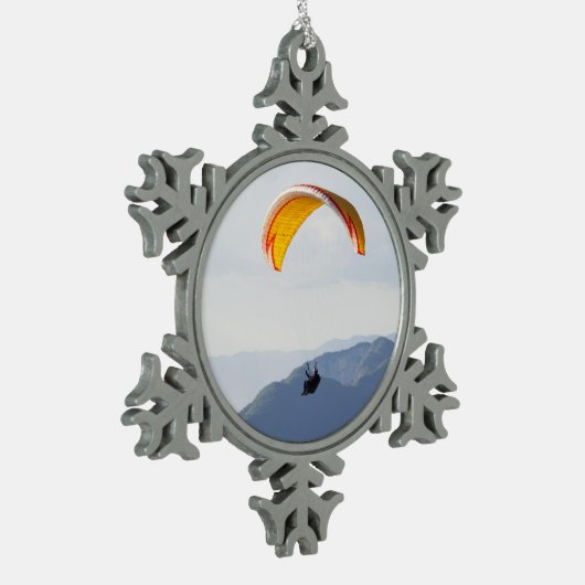 Swiss Paragliding Snowflake Orange Schneeflocken Zinn-Ornament (Links)