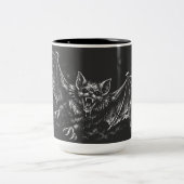 Swooping Bat - von BurnsInHell Zweifarbige Tasse (Mittel)