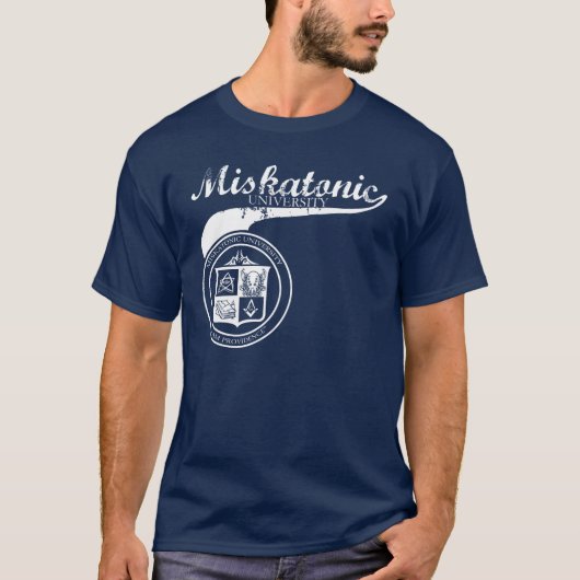 Swoosh Miskatonic HochschulShirt auf Dunkelheit T-Shirt (Vorderseite)