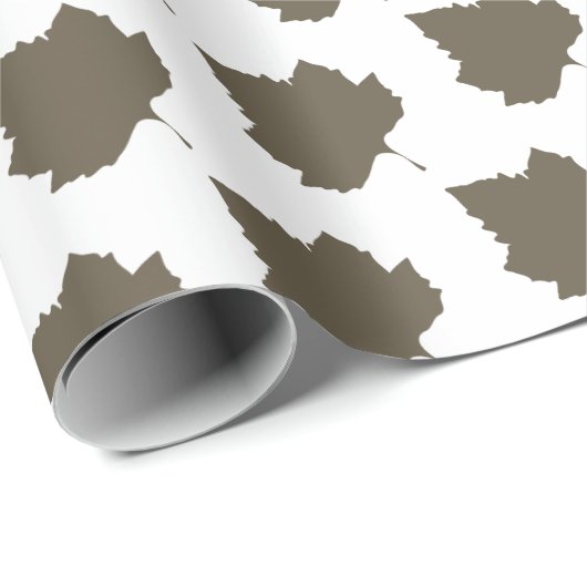 Sycamore Tree Brown Leaf Pattern Geschenkpapier (Rolleneckpunkt)