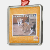 Sychronized Spaz Angriff Silbernes Ornament (Links)