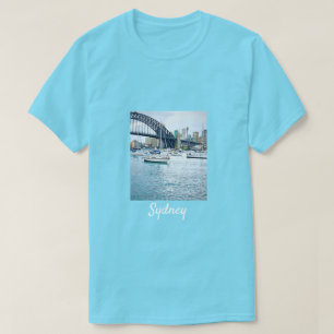 Sydney Harbour Bridge mit Yachten T-Shirt