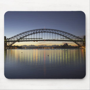 Sydney Harbour Bridge und Sydney Opera House bei Mousepad