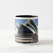 Sydney-Opernhausäußeres, Sydney, neuer Süden Zweifarbige Tasse (Mittel)