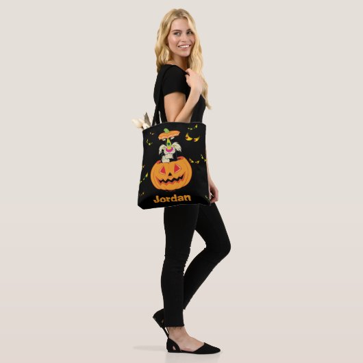 SYLVESTER™ Verstecken in einem Jack-o-Lantern Tasche (Am Model)