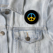 Symbol des Friedens mit den Farben der ukrainische Button (Beispiel)