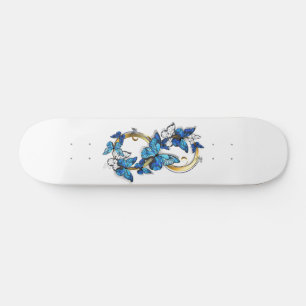 Symbol Unendlichkeit von blauen Morpho-Schmetterli Skateboard