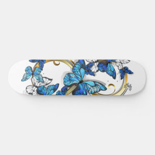 Symbol Unendlichkeit von blauen Morpho-Schmetterli Skateboard