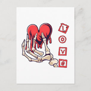 Symbolische Liebesskelett-Hand, die Herz anbietet Postkarte