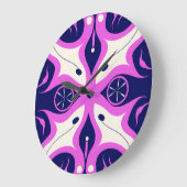 Symmetrical Abstract Pattern in Purple and White Große Wanduhr (Winkel)